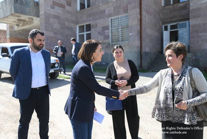 La responsable des Droits humains en Arménie, Kristiné Grigoryan a rendu visite au village frontalier de Davik Bek (Syunik)