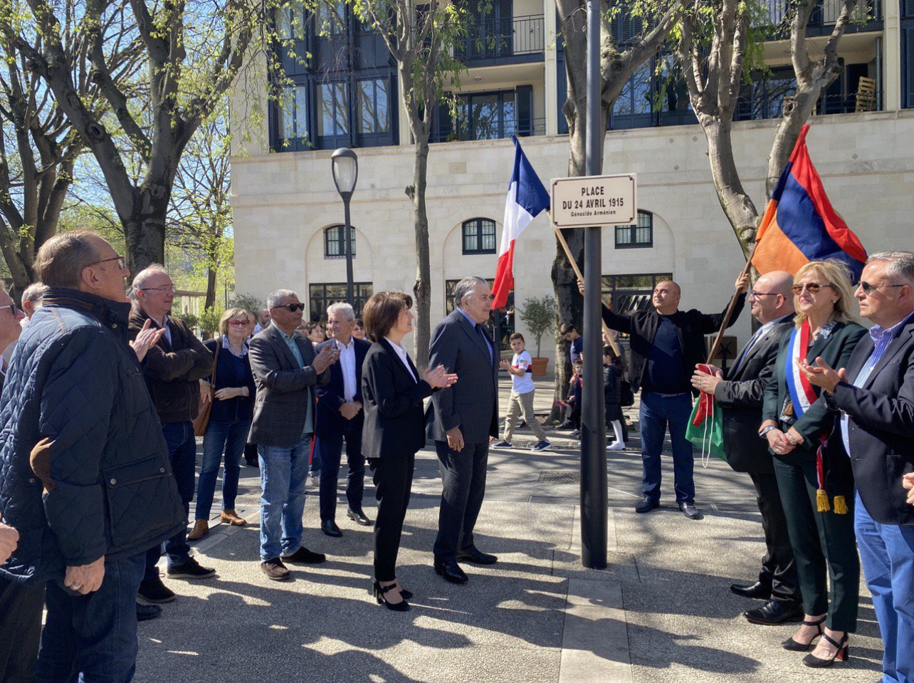 Inauguration de la place du 24 avril