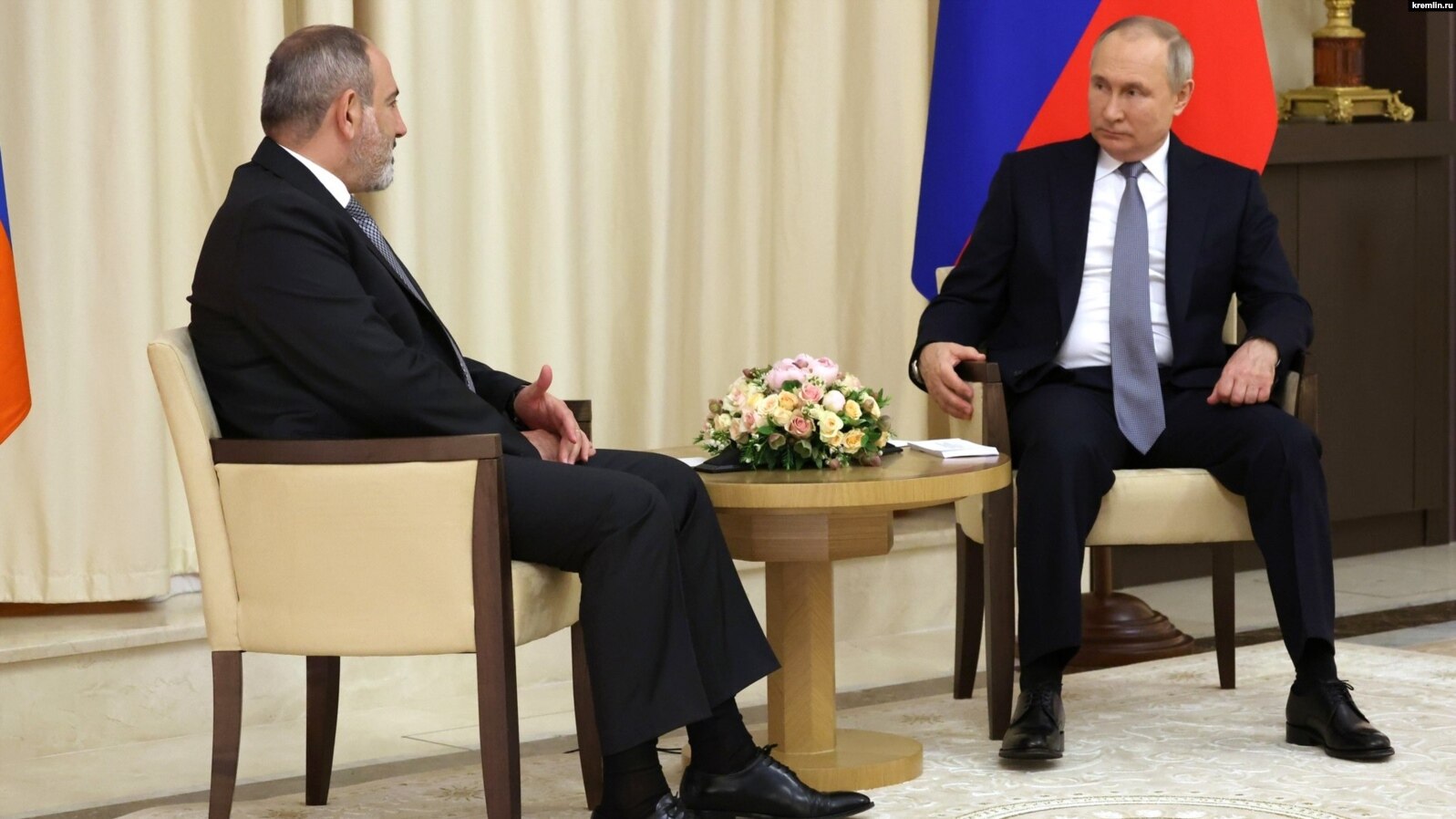 Poutine et Pachinian réaffirment le rôle de la Russie dans les pourparlers arméno-azeris