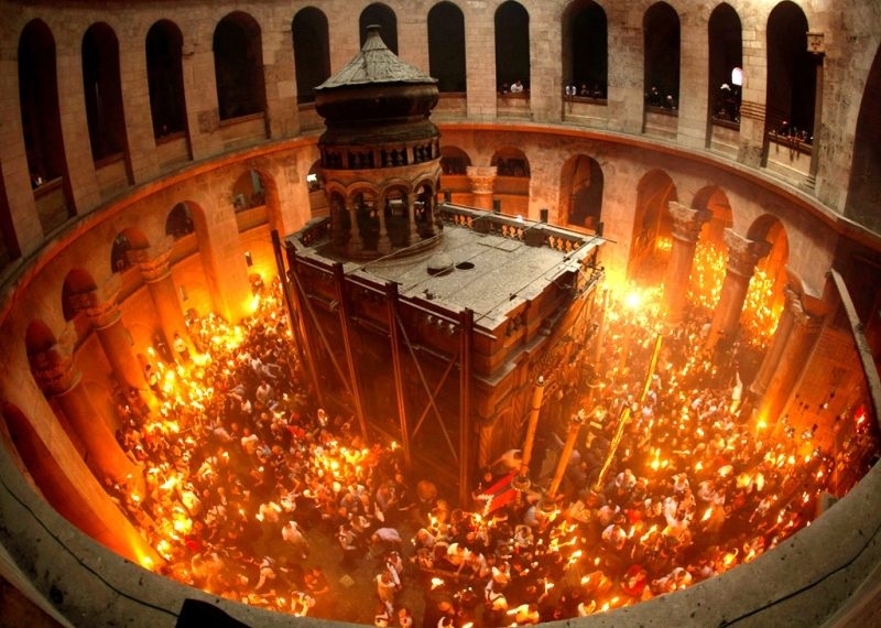 La Sainte Lumière vient d’apparaître à Jérusalem