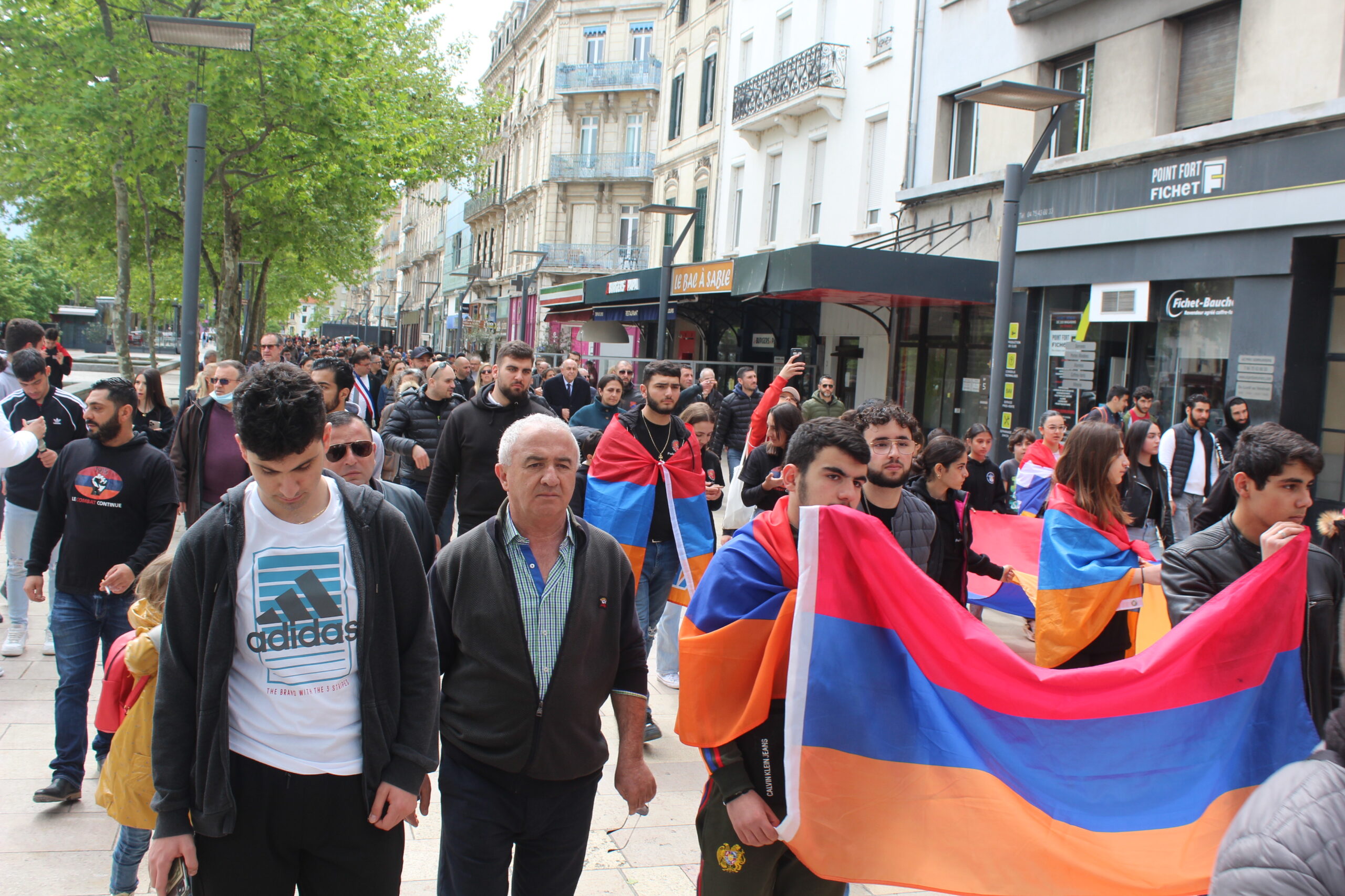 Plus de 600 manifestations ont défilé à Valence à l’occasion du 107e anniversaire du génocide arménien