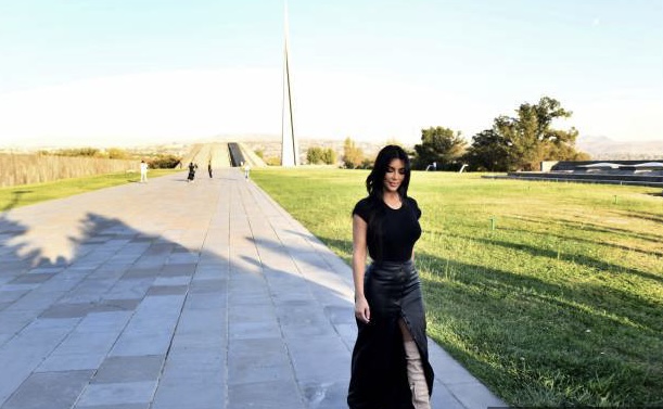 Je suis fière que les États-Unis reconnaissent le génocide arménien. Kim Kardashian