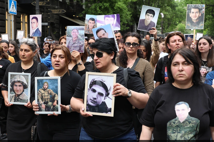 Les familles des soldats tombés au combat demandent que Pashinian soit poursuivi