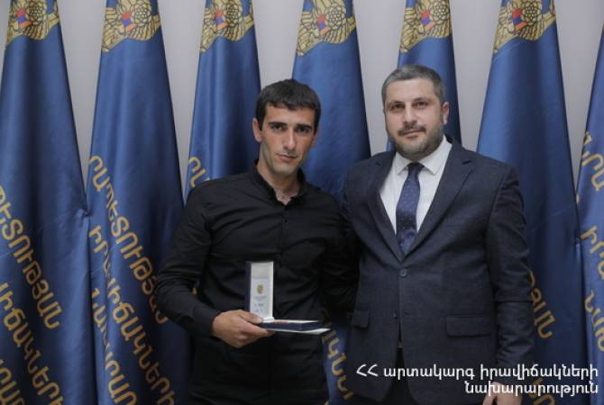 Armen Pambukhchyan a récompensé le citoyen qui a sauvé la vie d&rsquo;un enfant jeté dans la rivière Debed à Alaverdi au nord de l’Arménie