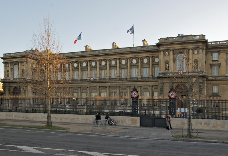 La France salue les échanges entre Erevan et Bakou