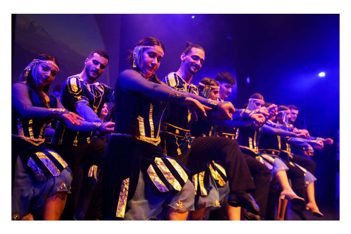 Levon Khozian & la troupe de danse Naïri, ambassadeurs de la culture arménienne à Montevideo