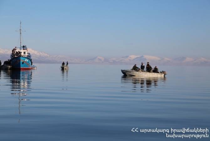 Les sauveteurs continuent de rechercher des citoyens disparus hier en bateau dans le lac Sevan