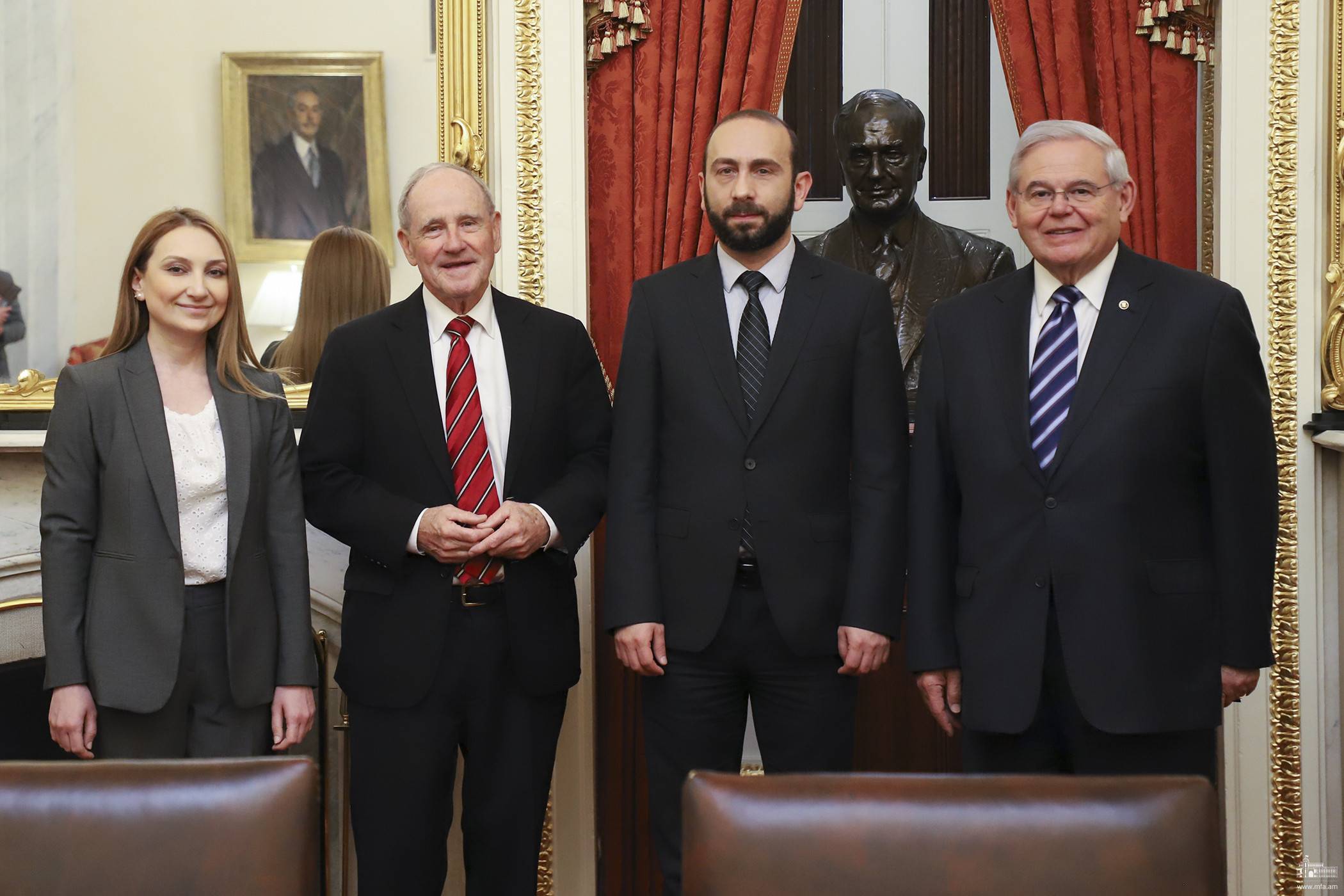 Ararat Mirzoyan, a rencontré Bob Menendez, président de la commission des relations étrangères du Sénat américain