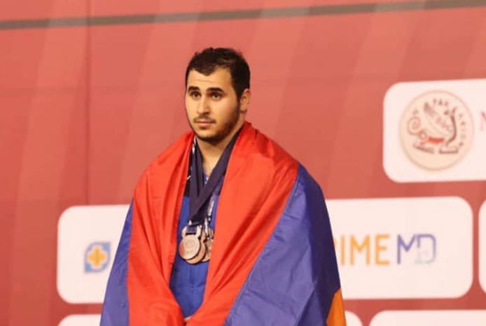 L&rsquo;haltérophile Suren Grigoryan (Arménie) est le vice-champion du monde junior d’haltérophilie