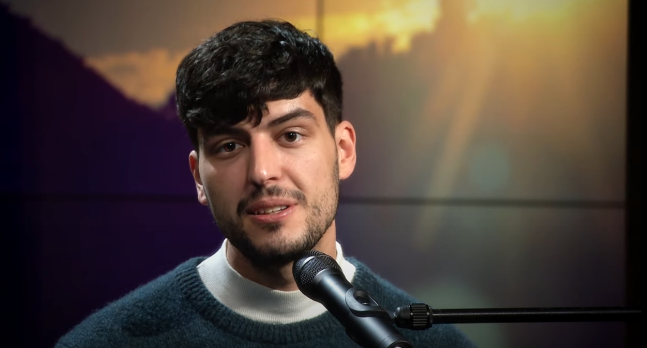 Stefan Hayrapetyan, représentant l&rsquo;Estonie a chanté « Ov sirun, sirun »