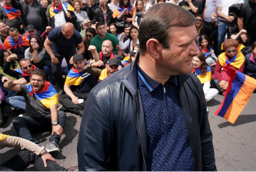 Taron Markarian à l&rsquo;une des marches de l&rsquo;opposition du 10 mai