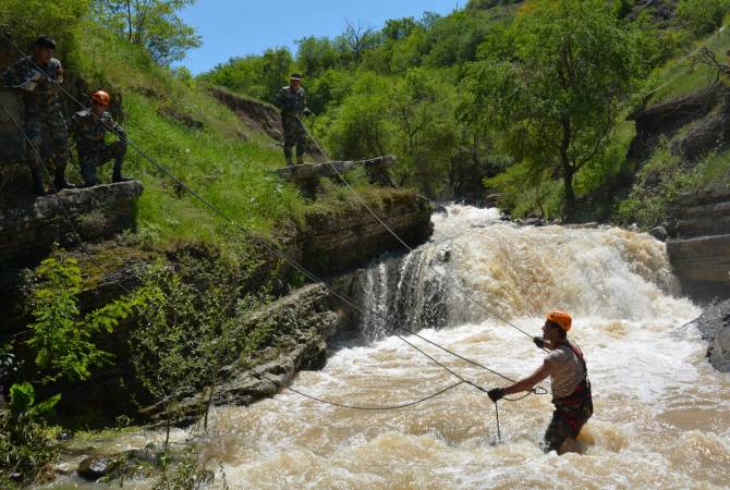 En Artsakh, les sauveteurs ont retiré le corps de la russe Olga Sanikova de la rivière Karkar