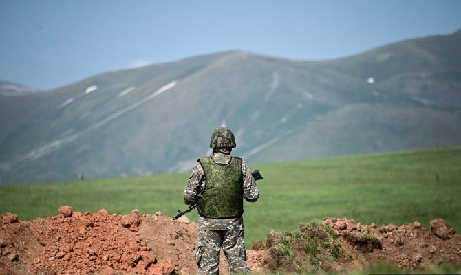 Un soldat Arménien engagé blessé par une mine, mais sa vie n&rsquo;est pas en danger
