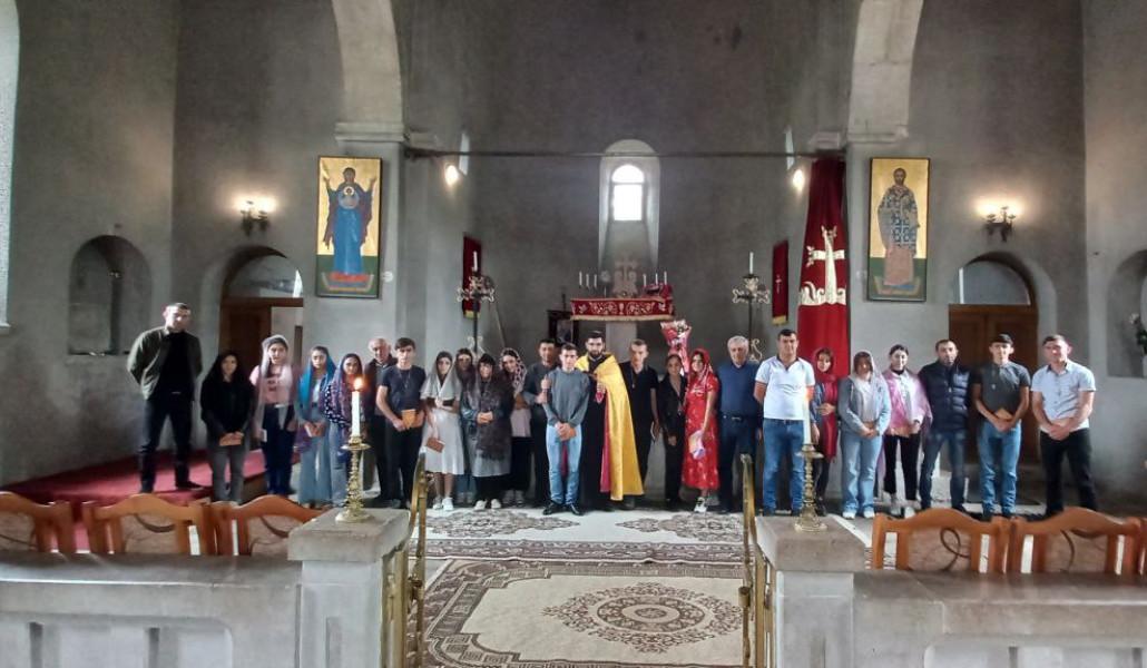 16 jeunes Arméniens baptisés collectivement au monastère d’Amaras (Artsakh)