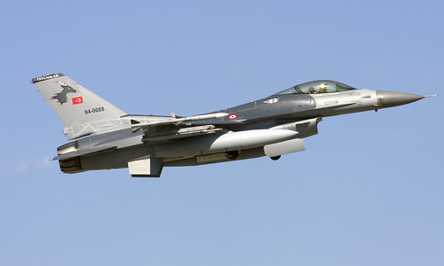 Athènes dénonce « la violation sans précédent de son espace aérien » par des  avions turcs