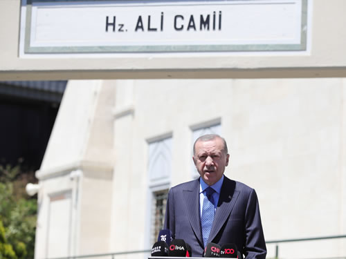 Erdogan parlera samedi à Stoltenberg, confirme son blocage