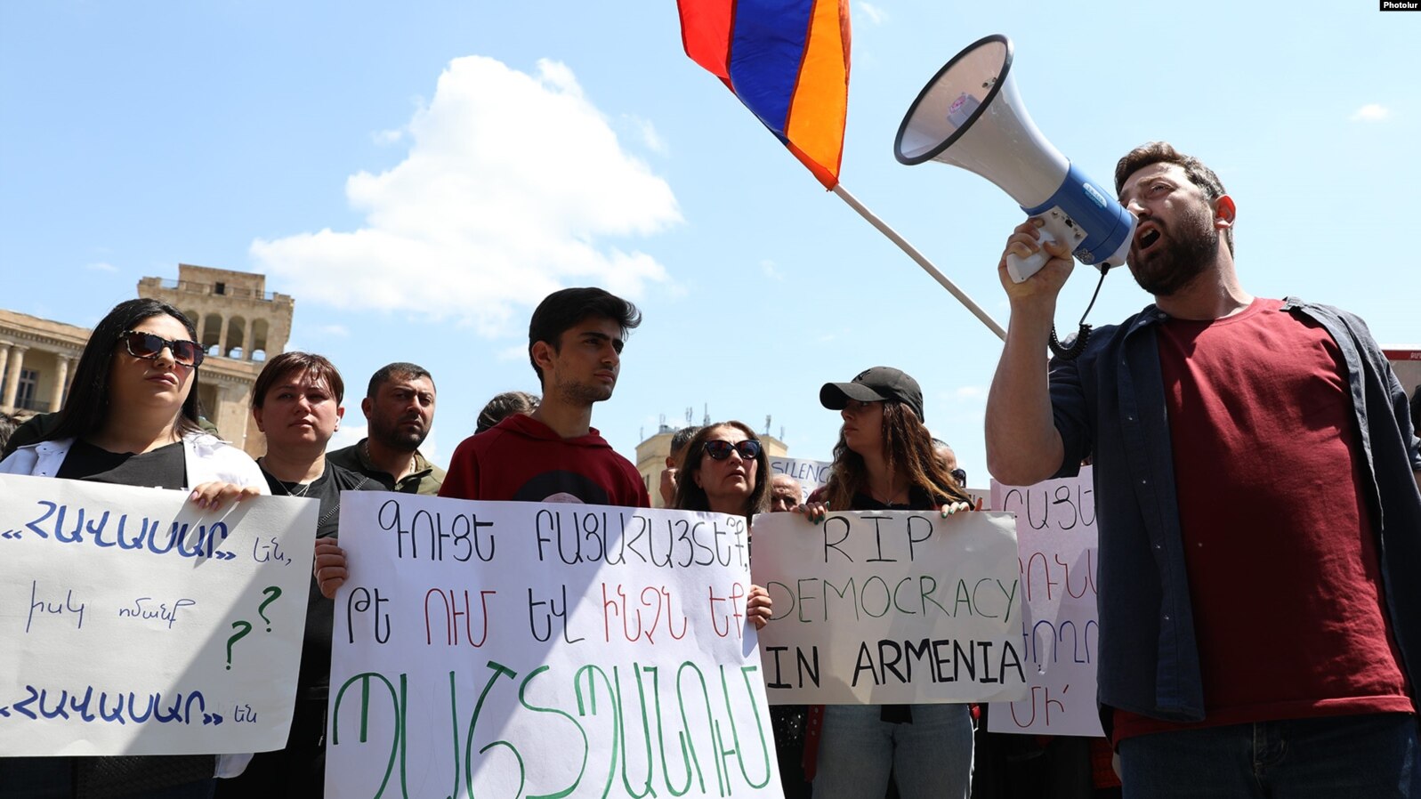 Nikol Paschinian vante les mérites de la « démocratie arménienne »