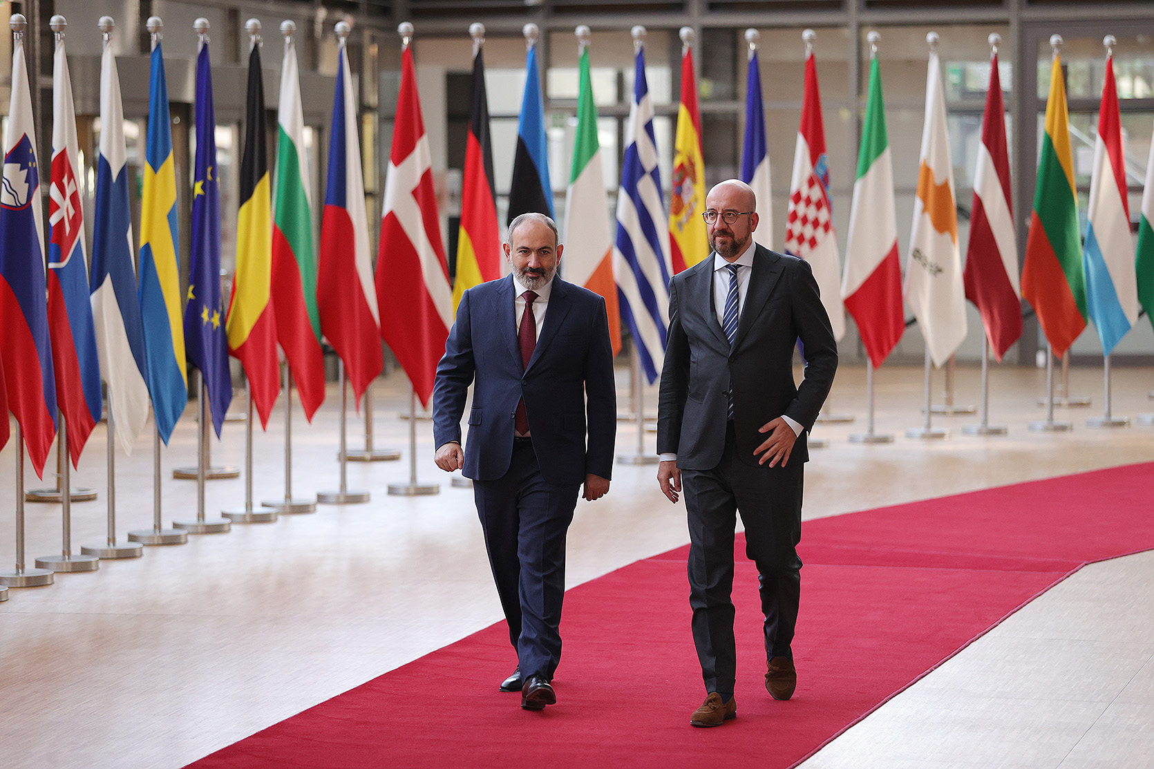 Le président du Conseil européen Charles Michel fait état de « progrès » à l’issue de sa rencontre à Bruxelles avec Pachinian et Aliev