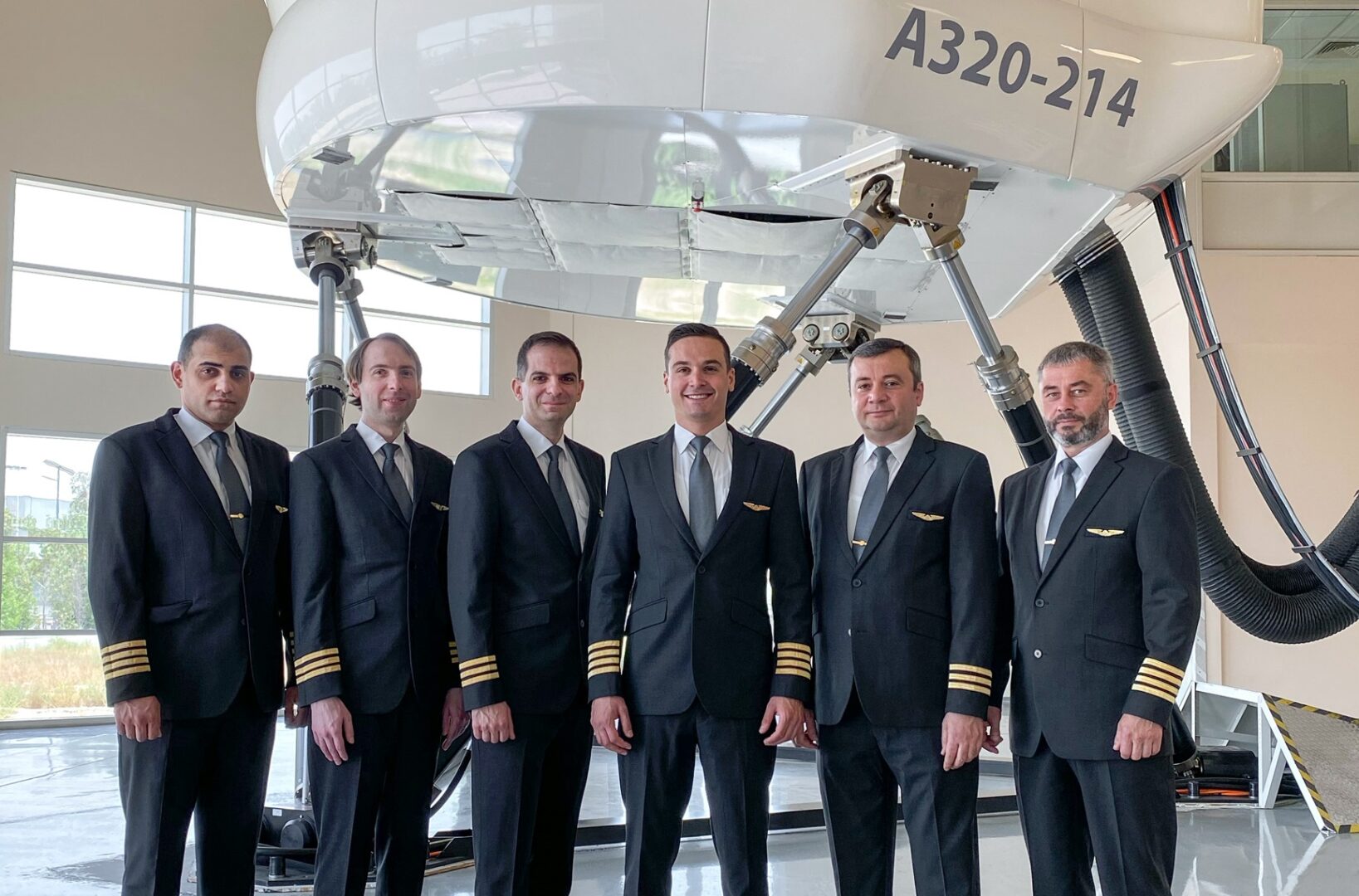 Les pilotes de Fly Arna la compagnie nationale aérienne d’Arménie terminent leur programme de formation