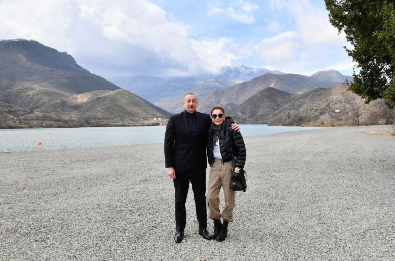 Le couple Aliev en visite en Artsakh occupée