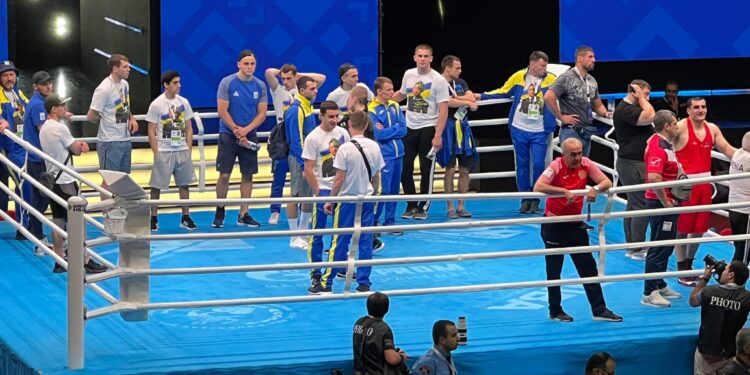 Un mauvais arbitrage a privé l’Arménien Narek Manasyan (92 kg) de la finale des championnats d’Europe de boxe, l’équipe arménienne reste sur le ring et proteste