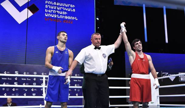 Hovhannes Bachkov offre une médaille d’or à l’Arménie aux championnats d’Europe de boxe à Erevan