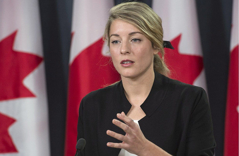 La ministre canadienne des Affaires étrangères reçoit le rapport de l&rsquo;envoyé spécial Dion sur les moyens de soutenir la démocratie arménienne