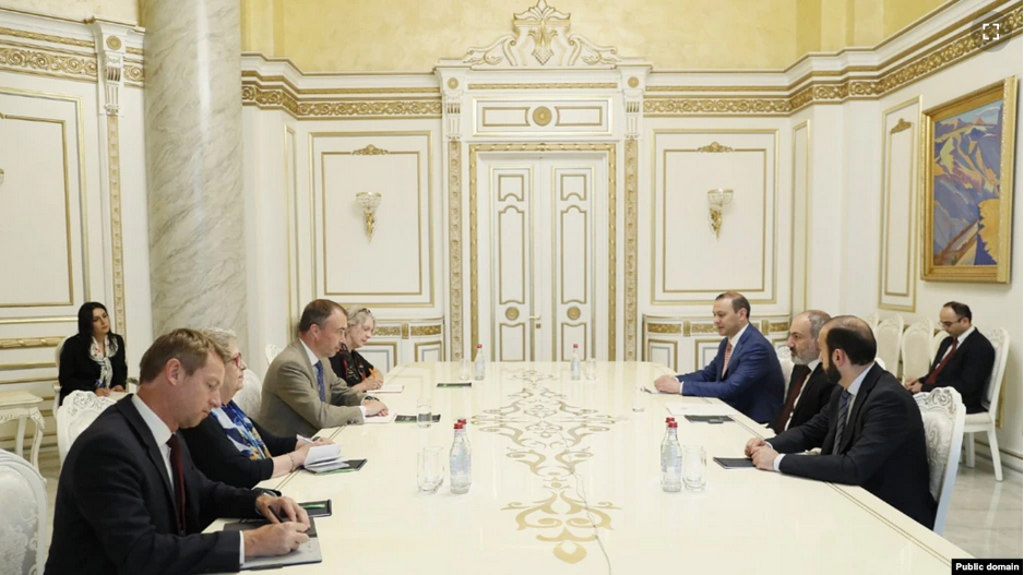 Erevan souhaite des efforts de paix conjoints entre les Etats-Unis, la Russie et la France.