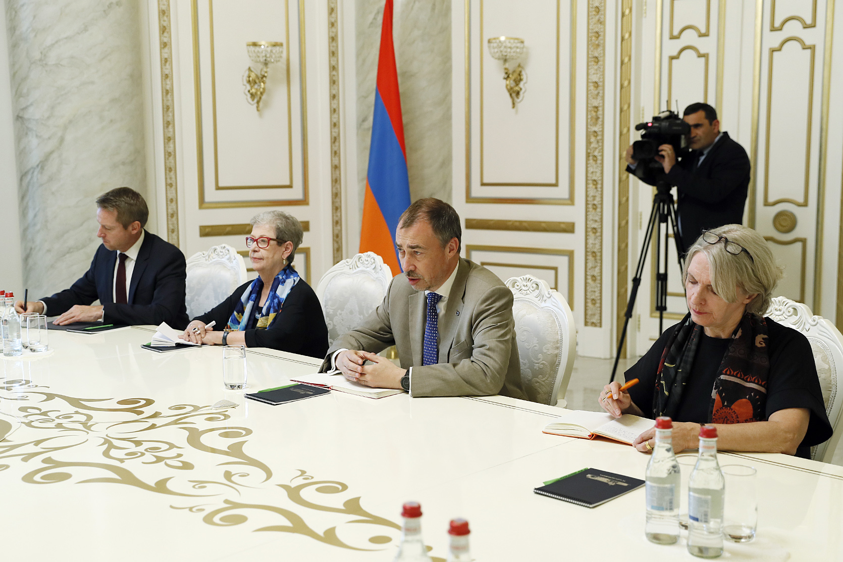 En visite à Erevan, le représentant spécial de l’UE pour le Sud Caucase précise que l’Europe n’est pas en concurrence avec la Russie dans le processus de paix du Karabagh
