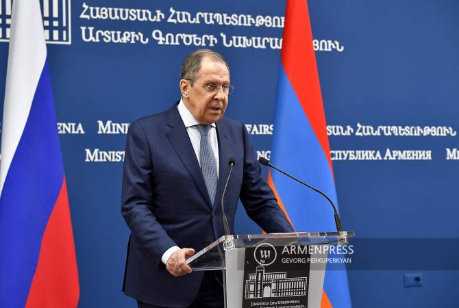 Moscou prêt à aider l&rsquo;Arménie et l&rsquo;Azerbaïdjan à négocier la paix (Lavrov)