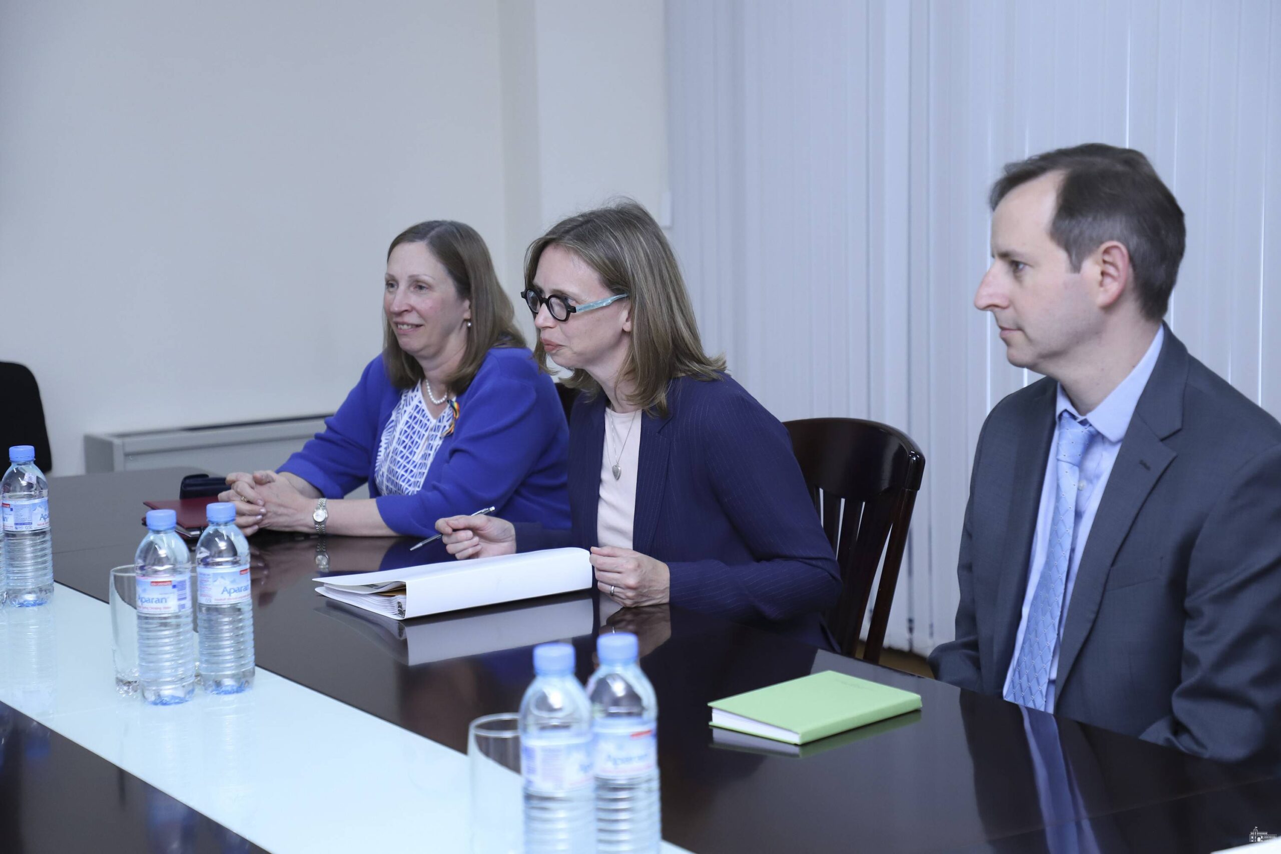 Le vice-ministre des affaires étrangères a reçu une délégation conduite par la secrétaire d&rsquo;État adjointe américaine à la démocratie, aux droits de l&rsquo;homme et au travail.