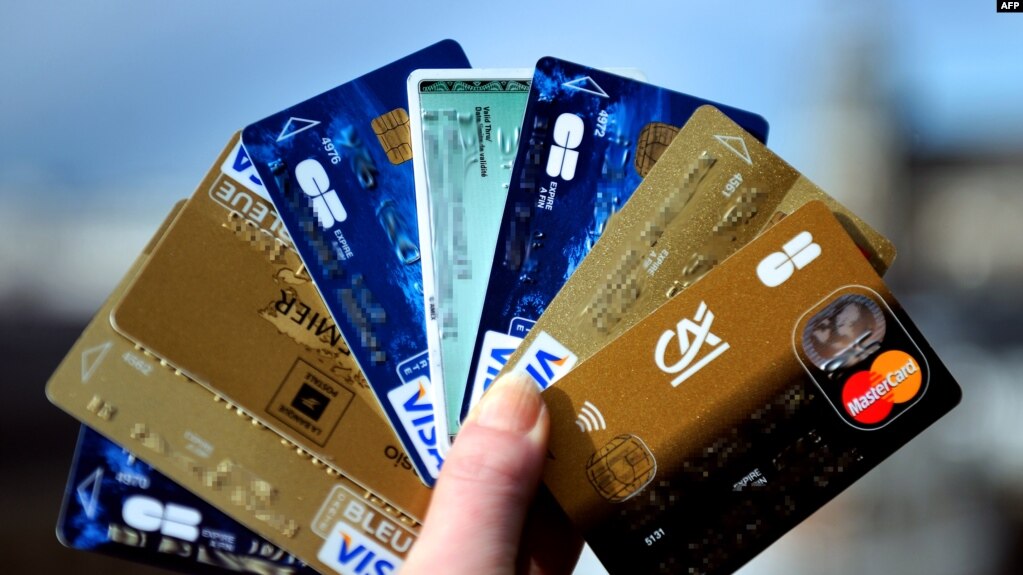 Le gouvernement veut diminuer les achats en liquide