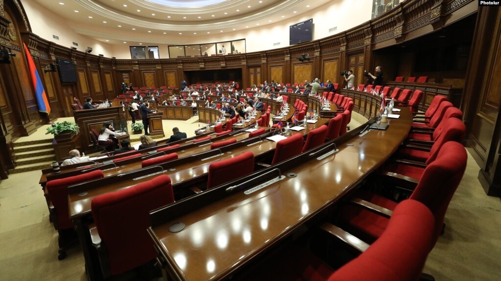 La majorité du Parlement est « indécise » quant à l’éviction des législateurs de l’opposition