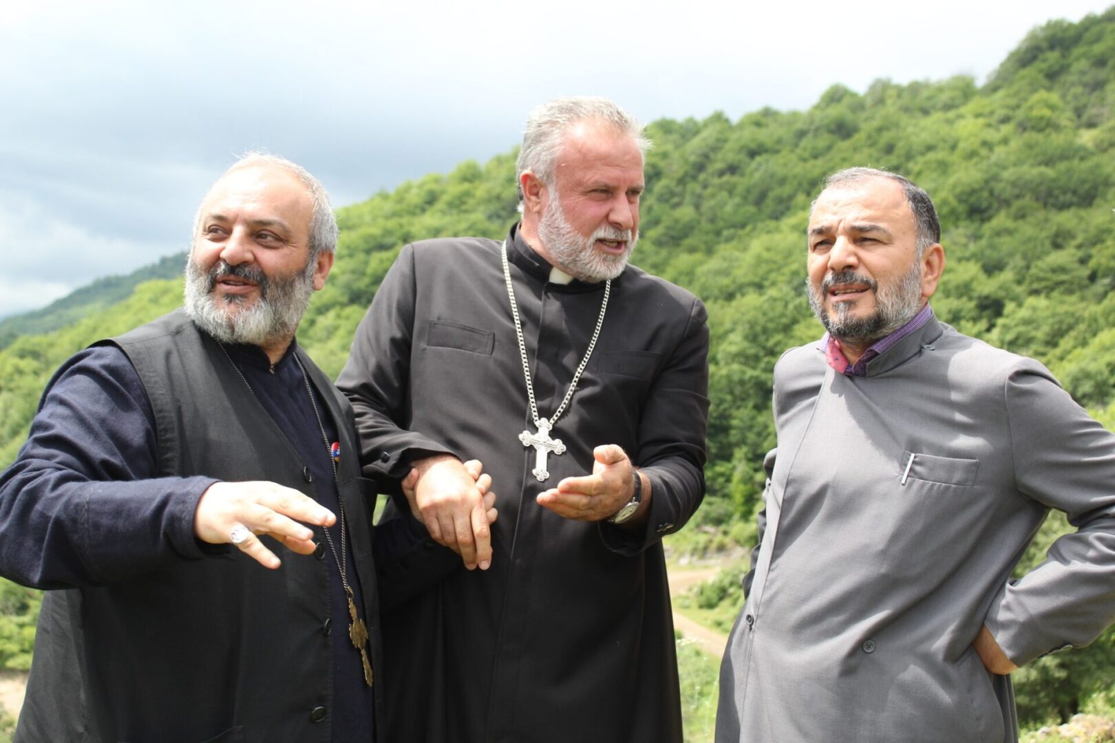 L’évêque Bagrat Galstanyan, le primat du diocèse de Tavouch s’est rendu en Artsakh