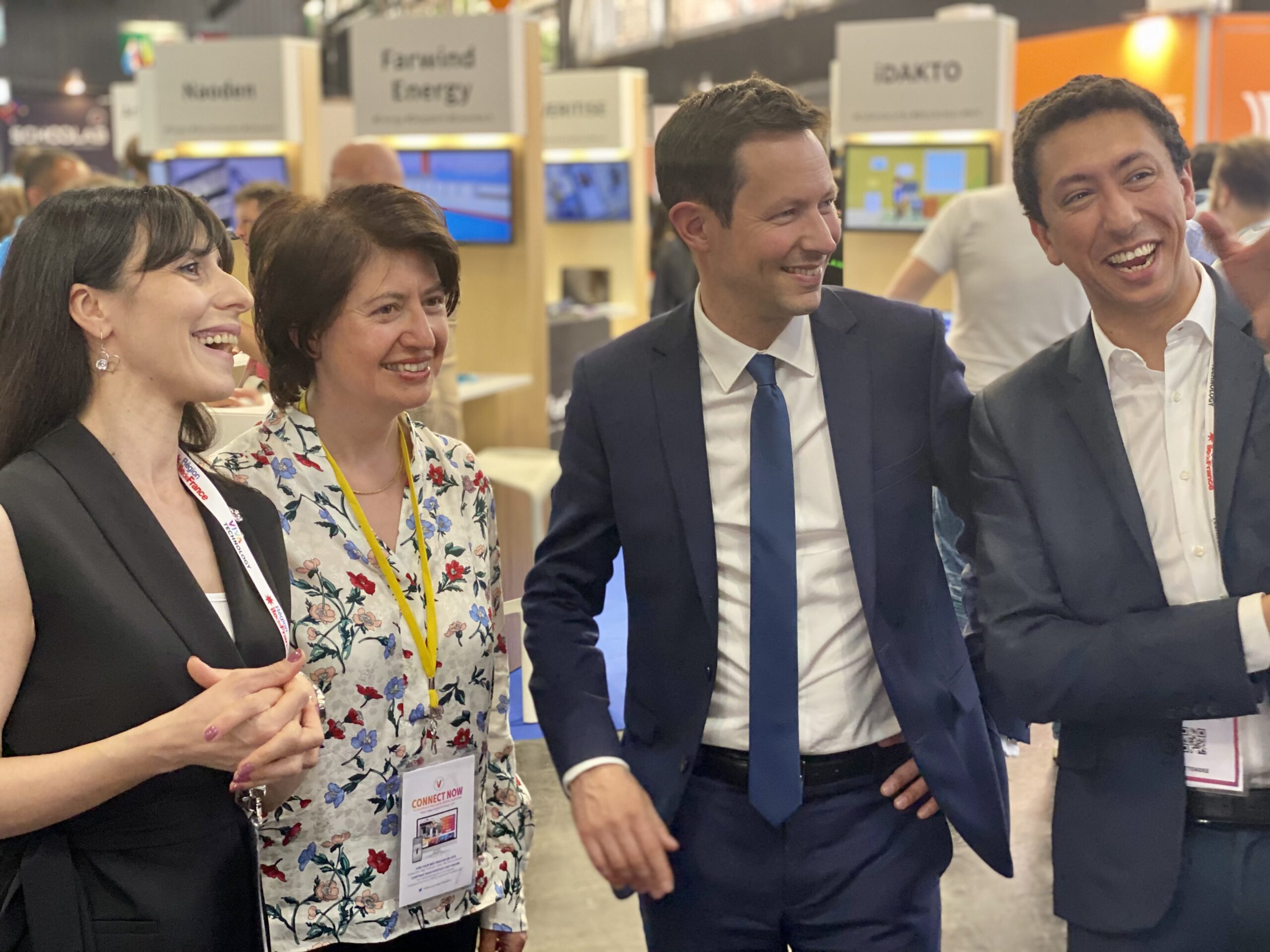 François-Xavier Bellamy au stand arménien de VivaTech