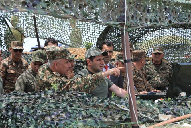 Souren Papikyan le ministre arménien de la Défense a visité des postes de défense à la frontière nord-est de l’Arménie