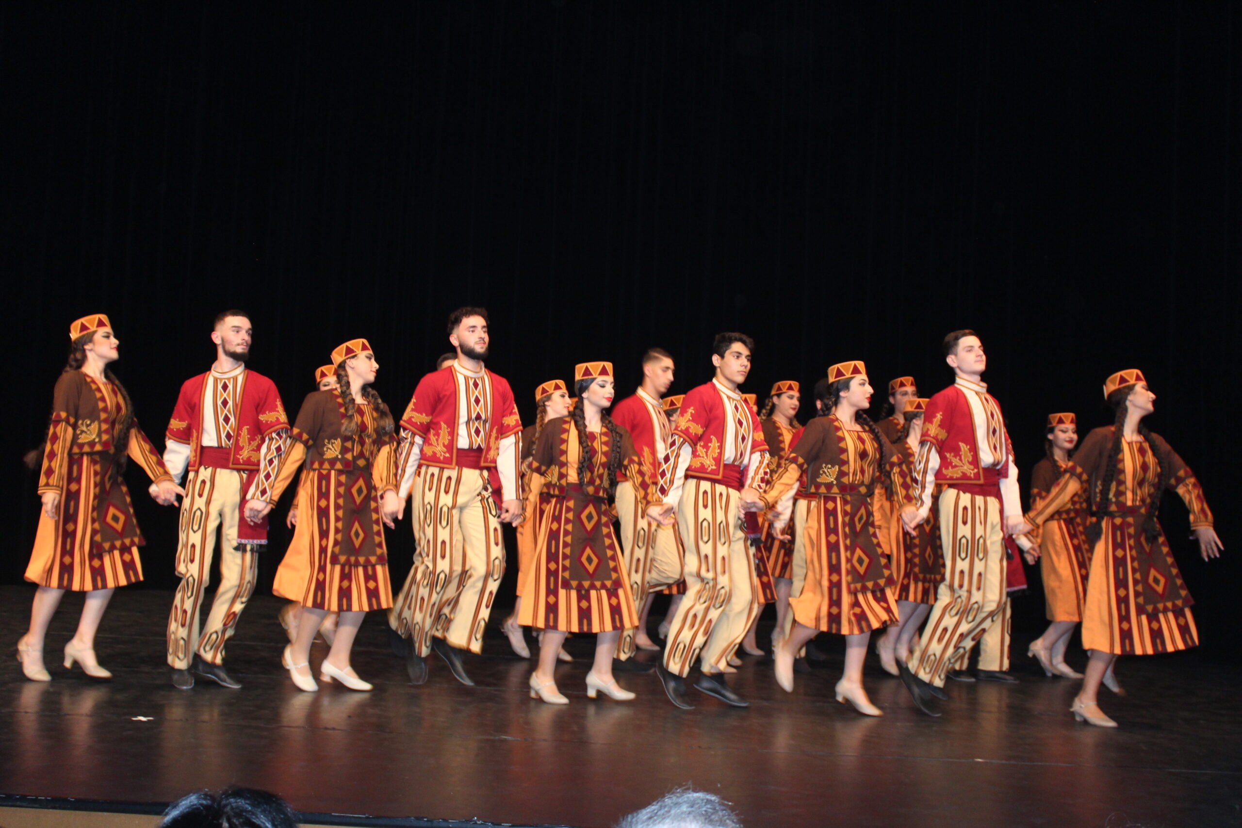 Le Gala de l’Académie de musique, de chants et danses de l’association culturelle France Ashtarak Arménie s’est déroulé ce samedi 18 juin dans une salle comble à Saint-Marcel-Lès-Valence