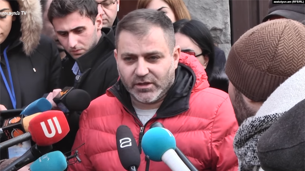 De jeunes militants acquittés après l’agression d’un critique du gouvernement