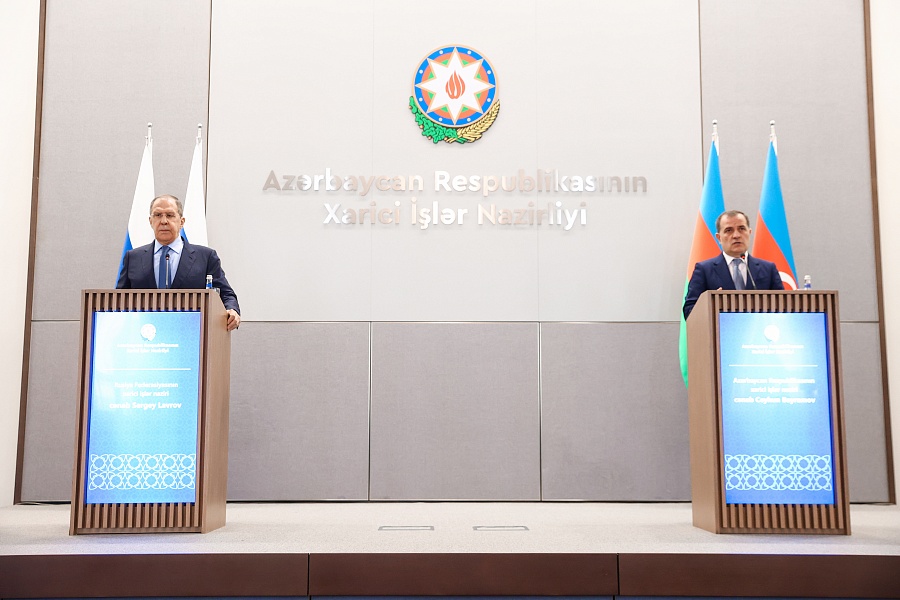 A Bakou Lavrov précise ses positions sur le Karabakh et le groupe de Minsk