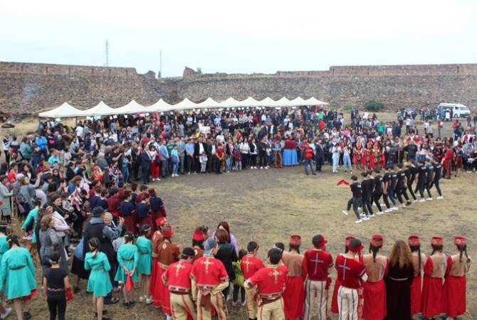 Festival de danses et chants patriotiques de Sassoun au château de Dashtadem près de Talin dans la région d’Aragatsotn en Arménie