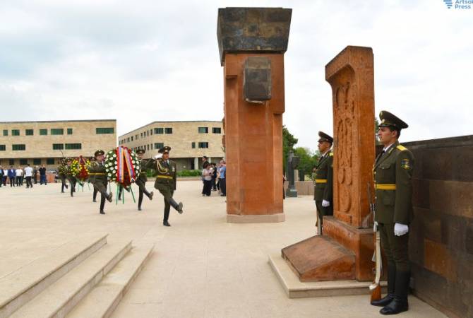 Le Président de l&rsquo;Artsakh rend hommage à la mémoire des militaires tombés pour la défense de la patrie