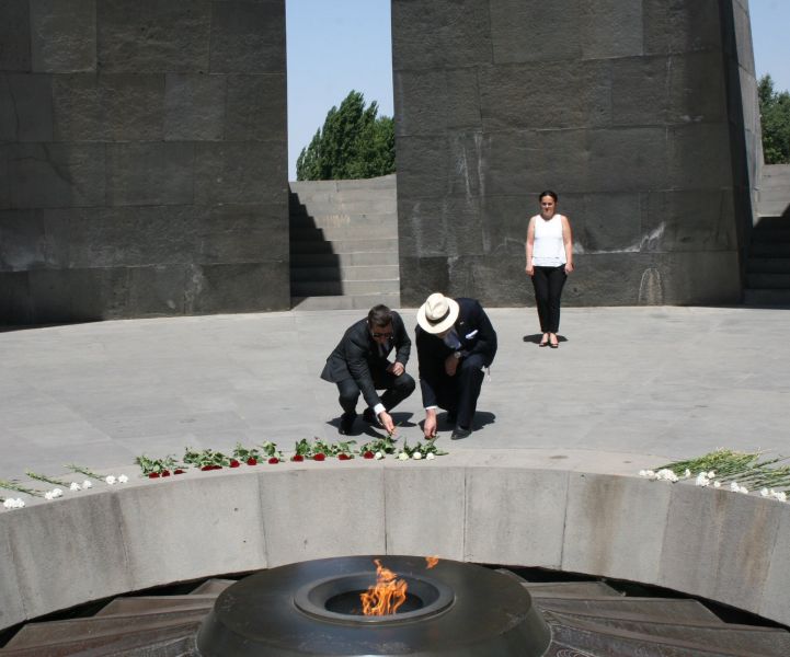 Le nouvel ambassadeur d&rsquo;Israël en Arménie a visité le mémorial du génocide arménien à Erévan