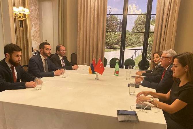 Ruben Rubinyan et Serdar Kılıç s&rsquo;accordent sur le passage de la frontière terrestre et le transport aérien direct