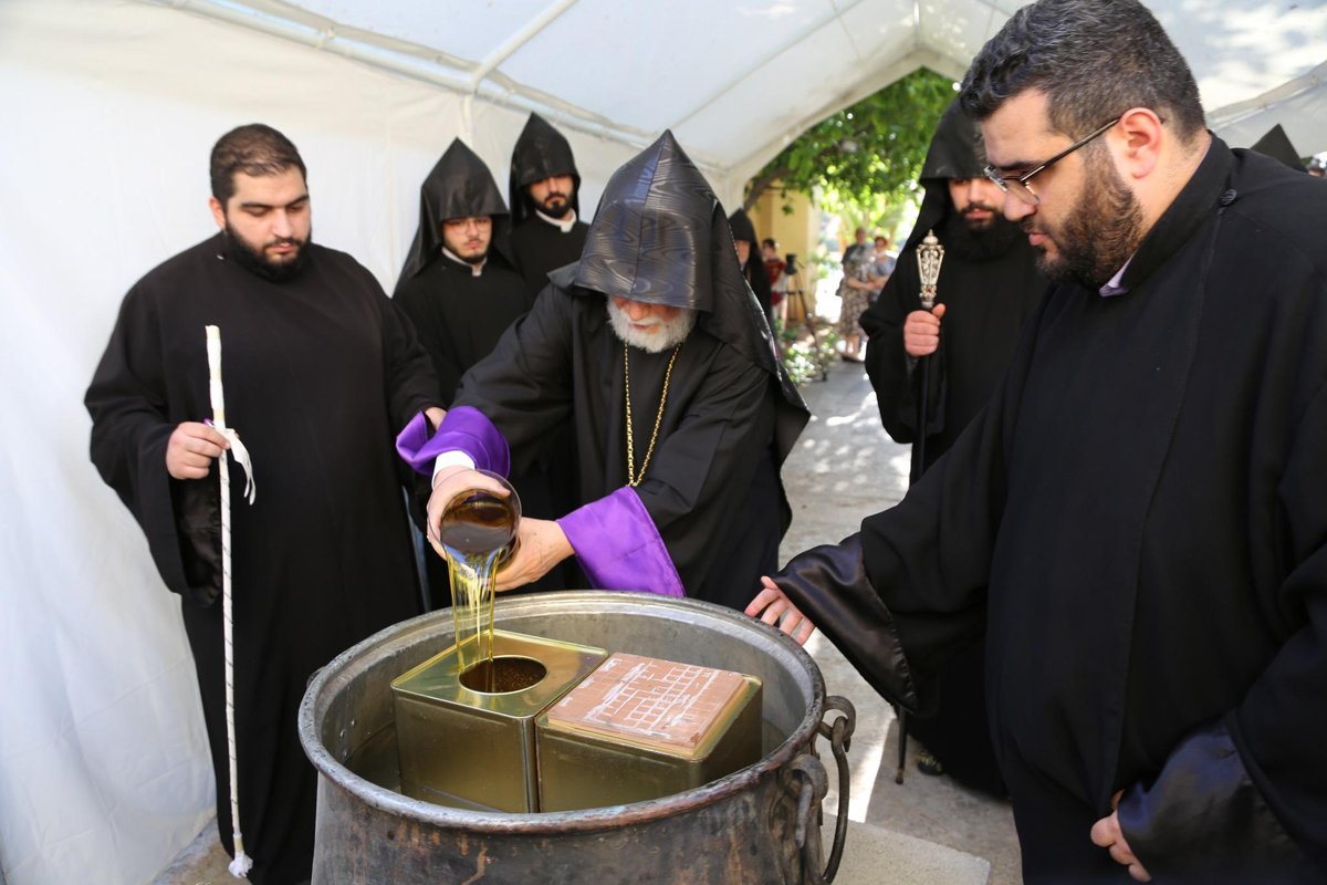 Bénédiction du Saint Chrême à Antilias