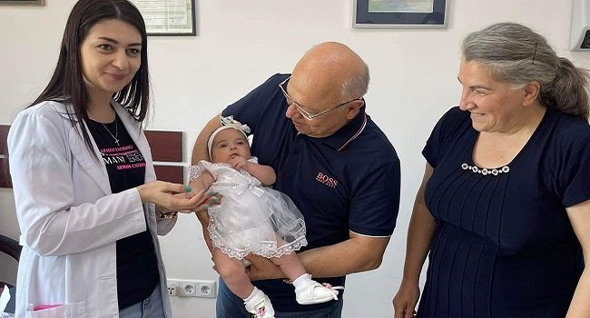 « L&rsquo;enfant est devenu le sens de notre vie » affirme la mère de l&rsquo;officier Arménien tué lors de la guerre de 44 jours qui a donné naissance à une fille et espère avoir un fils également