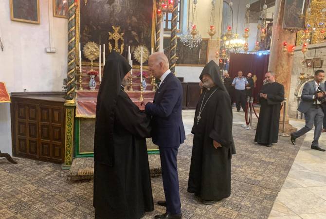 Le patriarche arménien de Jérusalem a offert au président Joe Biden une assiette et une grenade arménienne en terre cuite