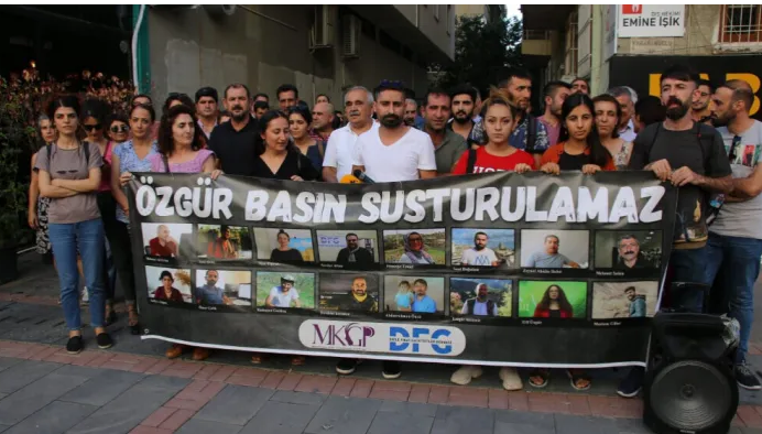Diyarbakir: Conférence de presse de journalistes en solidarité avec leurs collègues emprisonnés