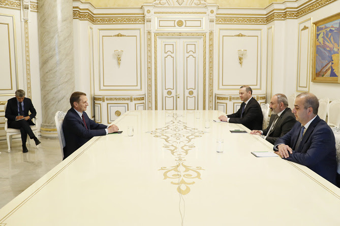 Pachinian a discuté des problèmes de sécurité à Erevan avec le directeur du service russe de renseignement extérieur