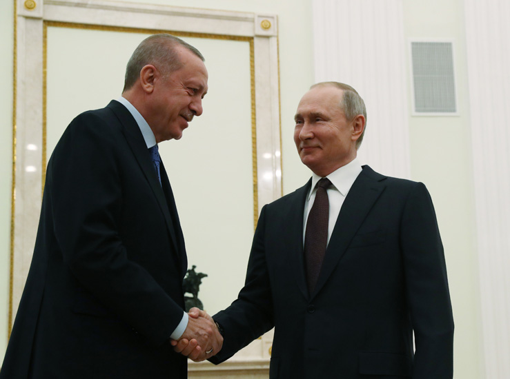 Poutine et Erdogan parleront mardi des mécanismes pour exporter les  céréales ukrainiennes