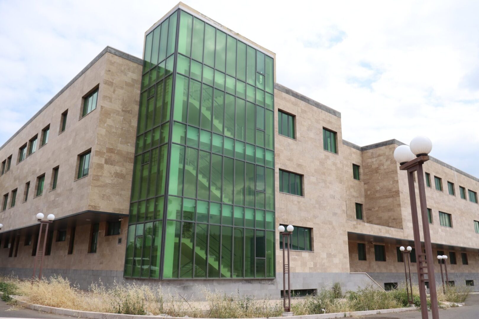 Le nouveau bâtiment de la maternité « Centre de Santé de la Mère et l’Enfant » de Stepanakert endommagée lors de la guerre de 44 jours a été rénové